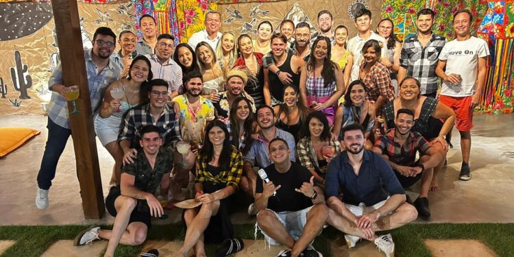 Grupo de amigos comemora aniversário no Celebrare Eventos
