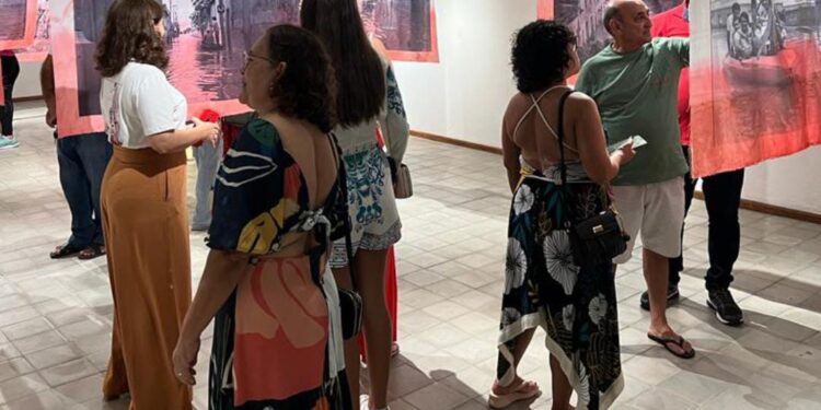 Espaço das Artes apresenta exposição do fotolivro “Cheia: memórias de gente e de rio”