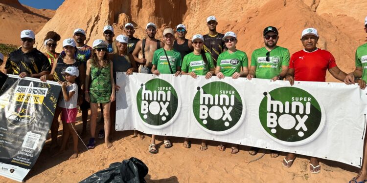 Grupo Super MiniBox promove ação na praia de Canoa Quebrada durante o 3° Circuito Canoense de Águas Abertas