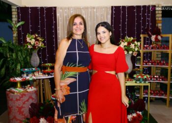 Familiares e amigos comemoram aniversário de Beatriz Denise e Vivian Damasceno em Parajuru
