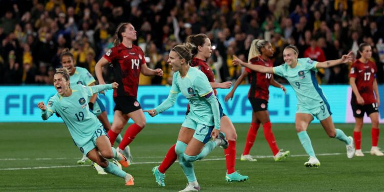 Austrália atropela, elimina Canadá e passa em 1º no grupo B da Copa