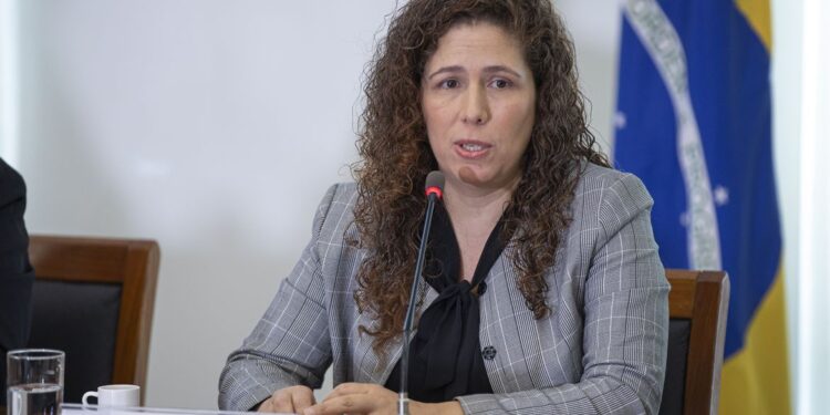 Governo autoriza preencher mais de 3 mil vagas no serviço público