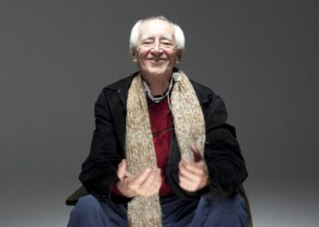 Com celebração festiva, Teatro Oficina recebe velório de Zé Celso