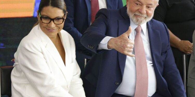 Lula embarca para a Bélgica para discutir cooperação com europeus