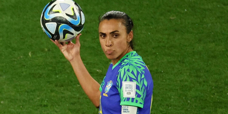 Brasil acaba com sonho de Marta e é eliminado na Copa