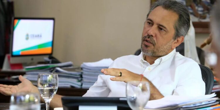 “Serão respondidos à altura”, diz Elmano sobre ataques criminosos em Carlito Pamplona