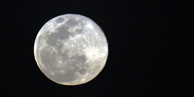 Noite desta quarta-feira terá Superlua Azul