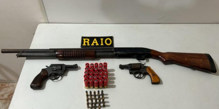 Polícia Militar prende suspeito em posse de três armas de fogo e munições em Beberibe
