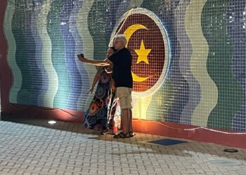 Praça de Canoa Quebrada torna-se ponto de encontro para famílias