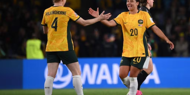 Copa 2023: Austrália vence a Dinamarca e avança diante de 76 mil pessoas