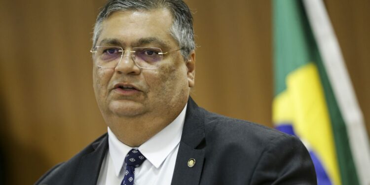 Dino não descarta hipótese de sabotagem em caso de apagão