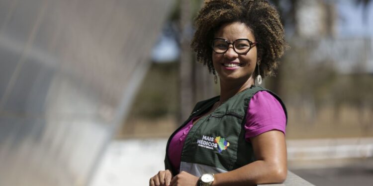 Formados no exterior, brasileiros apostam em recomeço do Mais Médicos