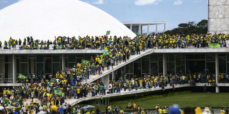 PGR vai ao STF contra lei de Porto Alegre que celebra atos golpistas