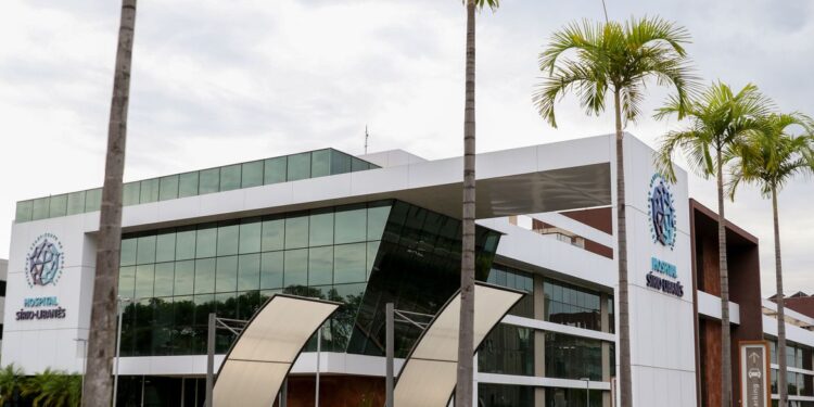 Lula passa por cirurgia no quadril em hospital de Brasília