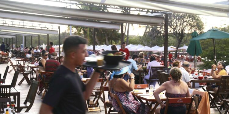 Ceará deve oportunizar cerca de 3,4 mil empregos temporários no fim do ano