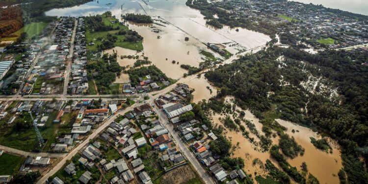 Governo federal visita regiões afetadas por tempestades no RS