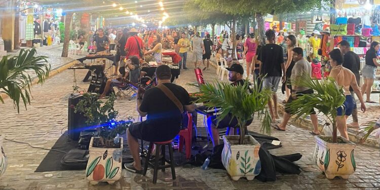 Canoa Quebrada registra alta movimentação no feriado