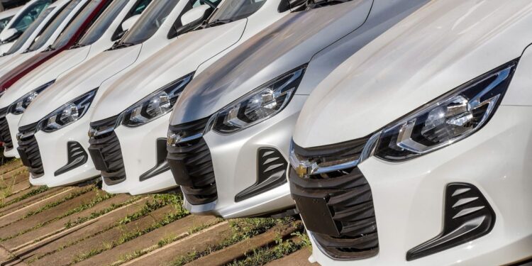 Vendas de automóveis têm alta de 9,2% no ano no Brasil