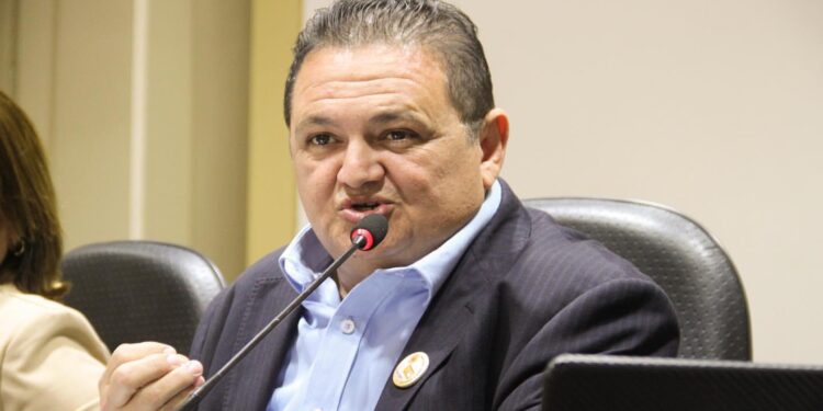 Ricardo Sales ignora regimento e esconde pauta dos vereadores da base