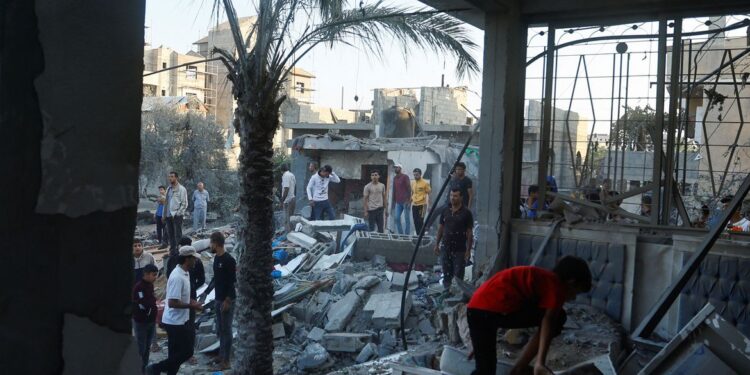 Bomba explode próximo a escola de Gaza onde estão 19 brasileiros