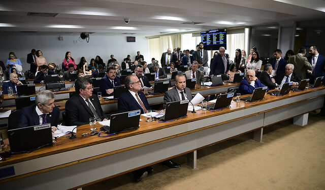 Comissão do Senado aprova proibição de sindicatos cobrarem taxa de não associados