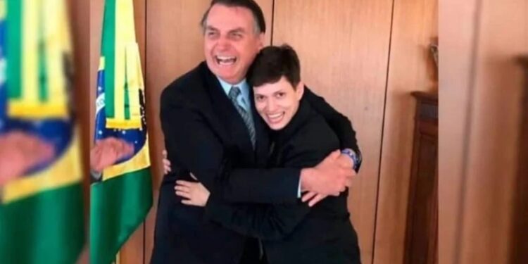 Influenciadora bolsonarista Karol Eller morre aos 36 anos em São Paulo