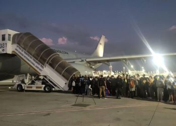 Primeiro avião de resgate parte de Tel Aviv trazendo 211 brasileiros