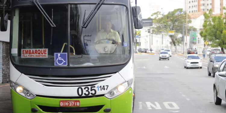 Assembleia aprova proposta do Governo do Ceará que assegura passagem gratuita na RMF