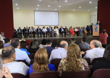 Governadora em exercício Jade Romero participa de reunião do CNE junto ao ministro Camilo Santana, em Fortaleza