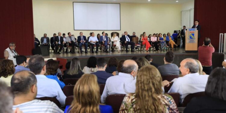Governadora em exercício Jade Romero participa de reunião do CNE junto ao ministro Camilo Santana, em Fortaleza