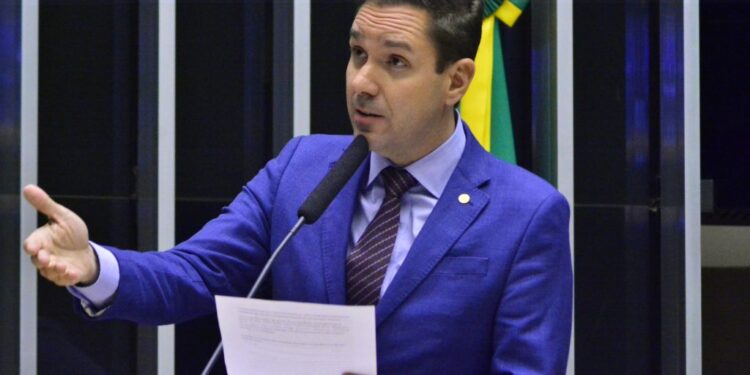 Aprovado parecer de Eduardo Bismarck ao projeto que garante isonomia na elaboração de políticas de incentivo ao turismo religioso