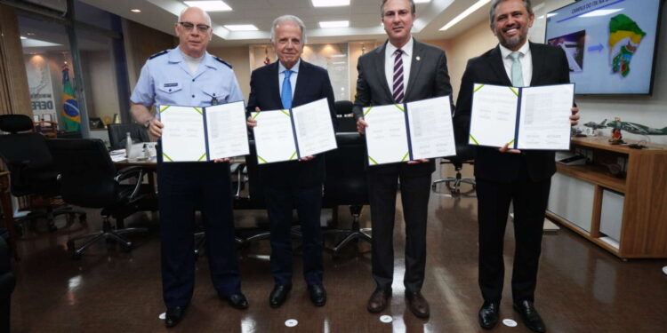 Governo do Ceará assina acordo de cooperação com ministérios da Educação e da Defesa para instalação do ITA em Fortaleza