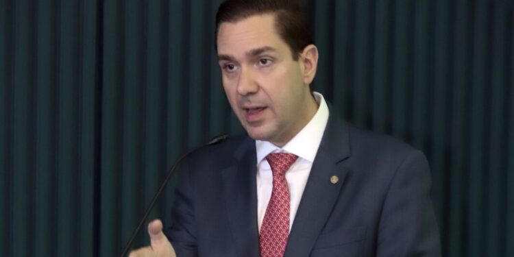 FPeduQ comemora sanção do projeto de lei das obras inacabadas