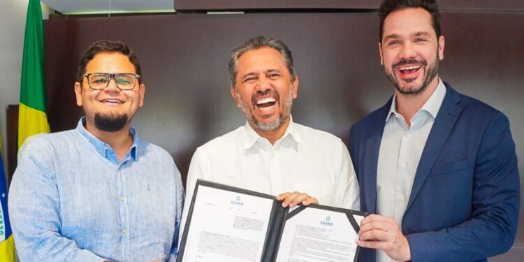 Elmano assina decreto criando comissão para discutir sobre as condições da orla no Litoral Leste