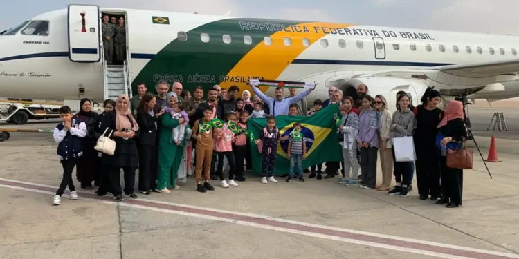 Brasileiros repatriados de Gaza já estão a caminho do Brasil 