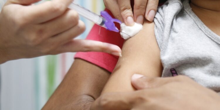 Ceará é o primeiro do Nordeste com melhor desempenho na vacinação bivalente contra Covid-19 e o terceiro do País