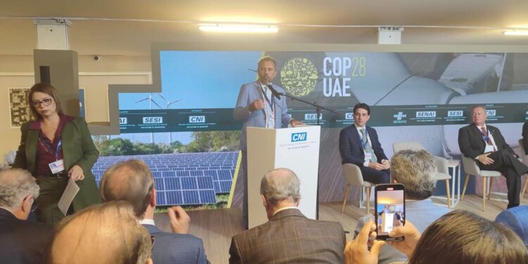 Em painéis na COP-28, Elmano destaca protagonismo cearense em transição energética