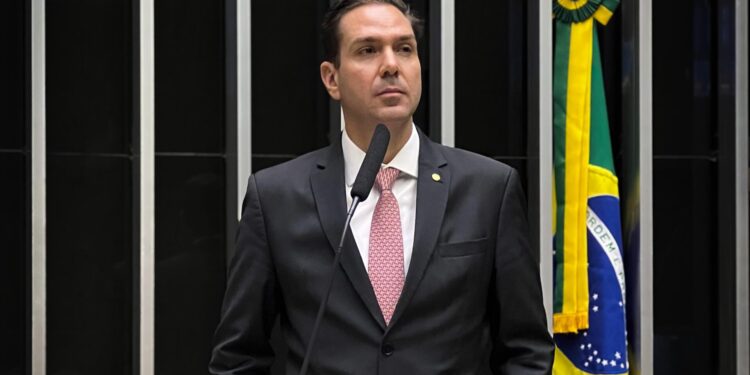 Vira lei projeto relatado por Eduardo Bismarck que fixa prazo maior para incentivos fiscais à Sudam e à Sudene