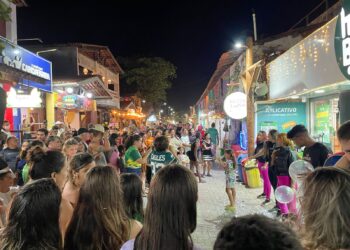 Canoa Quebrada registra alto movimento neste período de fim de ano