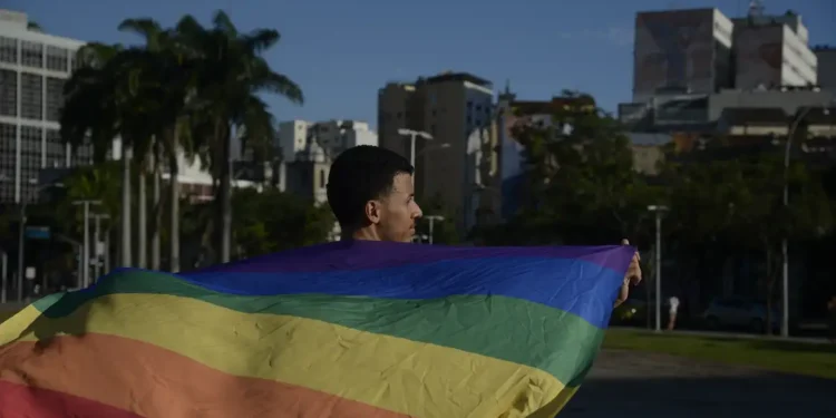 Casamentos homoafetivos no Brasil aumentam 149% em nove anos