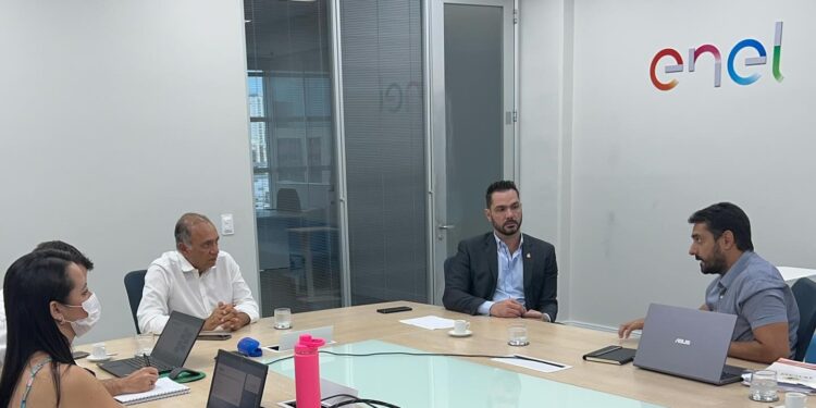 Guilherme Bismarck garante segurança energética para Aracati na alta estação em reunião na Enel
