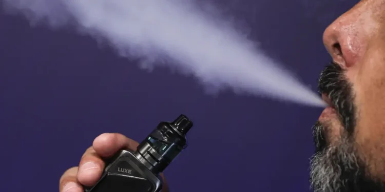Anvisa aprova consulta pública sobre proibição de cigarro eletrônico