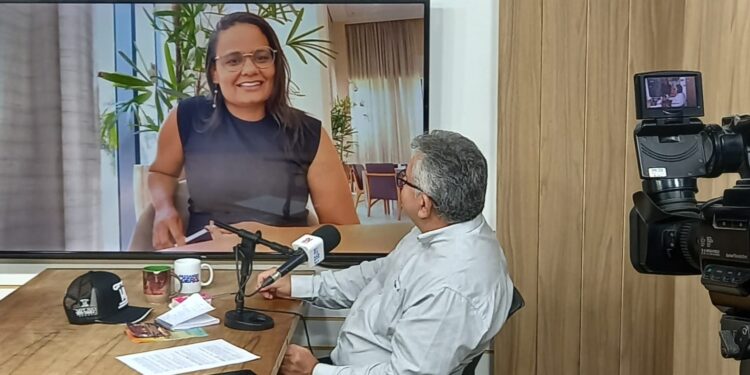 Jullie Dutra, ganhadora do Quem Quer Ser Um Milionário, participa ao vivo de programa da Sinal