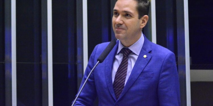 Eduardo Bismarck propõe pena de curso educativo para o acusado por crime de menor potencial ofensivo