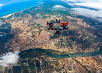 Paraquedistas amadores e profissionais movimentam final de semana em Aracati