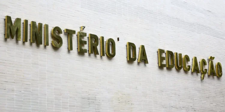 MEC abre fase de declaração de matrículas de escolas em tempo integral