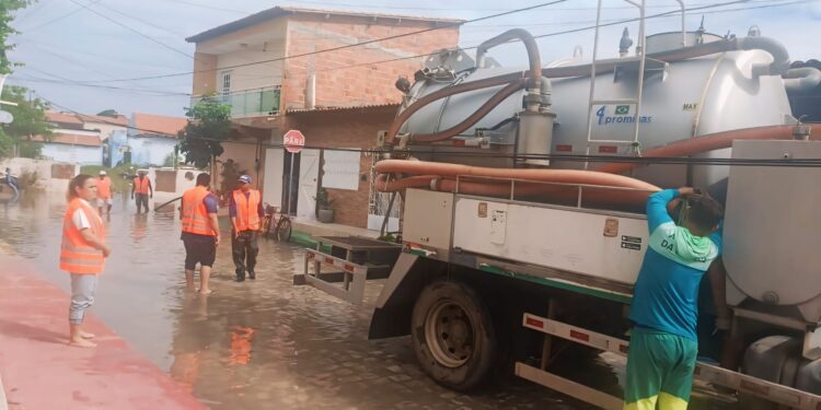 Aracati intensifica ações de combate a alagamentos