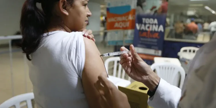 Ministério da Saúde antecipa vacinação contra gripe para março