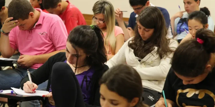 Governo lança Fies Social para estudantes de baixa renda