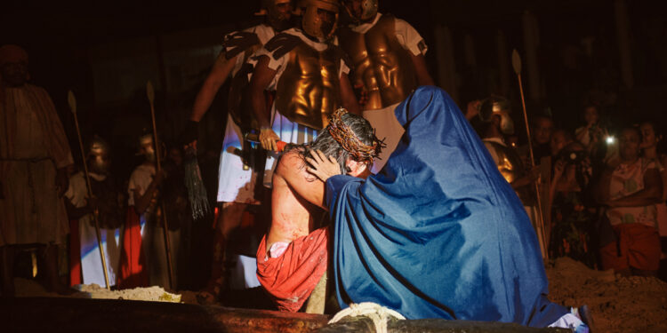 Espetáculo da Paixão de Cristo em Quixaba  celebra a tradição e a fé